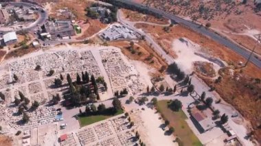 İsrail 'deki eski Zefat Mezarlığı üzerinde insansız hava aracı görüntüleri