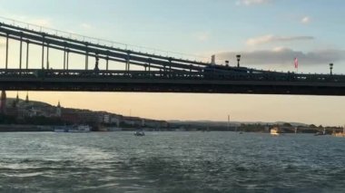 Budapeşte Hungury Köprüsü ve Tuna Nehri