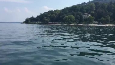 Göldeki tekne.
