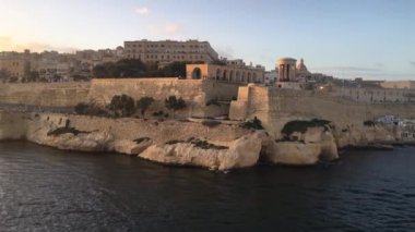 Valletta, Malta - Mart 292019: Valletta şehir manzarası yukarıdan. Valletta bir şehir ve