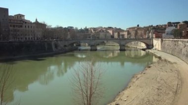 Roma şehri ve Tiber nehri manzarası