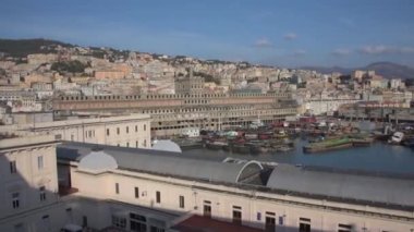 Genoa limanının panoramik görünümü