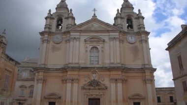 Mdina 'nın antik başkenti Malta' ya bakın. Medine olarak da bilinir, Eski Şehir.