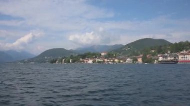 Meyve bahçesi gölü manzaralı panorama