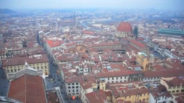 Floransa Toskana 'daki eski köprüden panoramik manzara