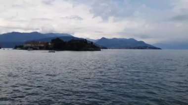Piedmont 'taki Maggiore Gölü' nün panoramik görüntüsü