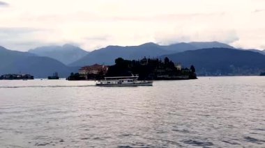 Piedmont 'taki Maggiore Gölü' nün panoramik görüntüsü