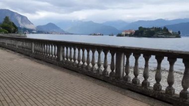 Piedmont 'taki Maggiore Gölü' nün panoramik görüntüsü