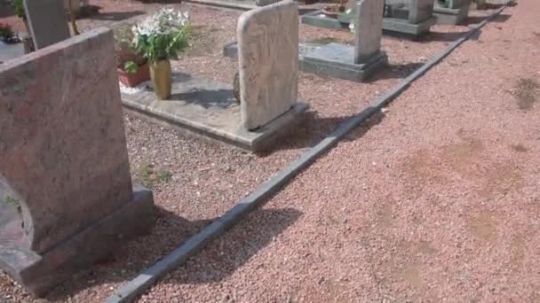 Vista Del Cementerio Con Tumbas Lápidas — Vídeos de Stock