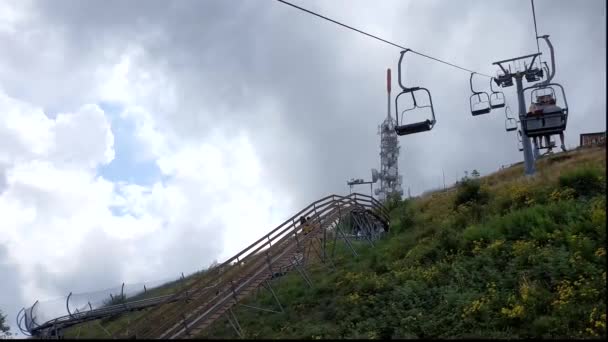 椅子升降是一种特殊类型的滑雪升降 非常相似 — 图库视频影像