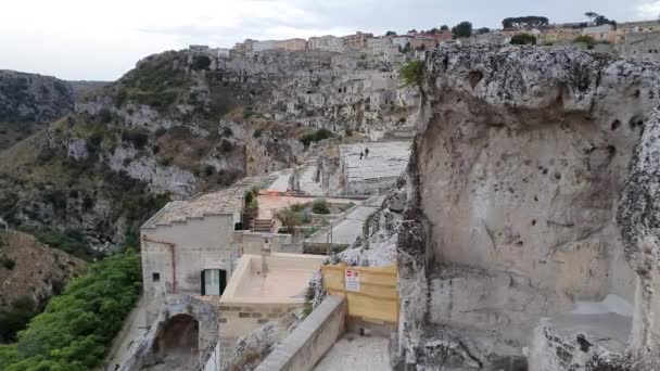 Blick Auf Die Sassi Von Matera Stadt Auf Einem Felsvorsprung — Stockvideo