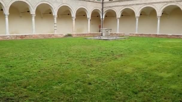 Двор Музея Данте Равенне — стоковое видео