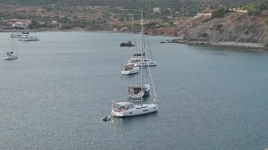 Cape Sunio, Yunanistan 'da Attica' nın güney ucunda yer alan bir pelerin.