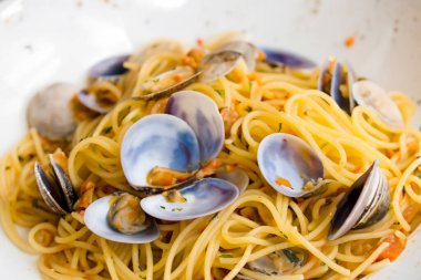 Deniz ürünleri soslu ve midyeli spagetti.