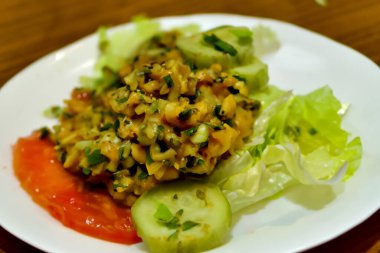 Kaynamış sebzeli yemek.