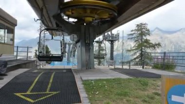 Yükseklik farkları olan ve erişilmesi zor alanlarda insanları taşımak için kullanılan teleferik