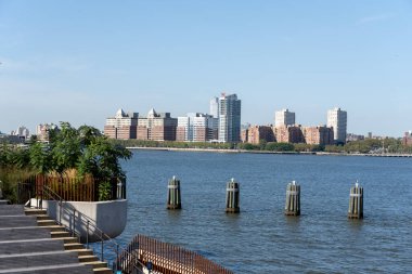 Hudson Nehri manzarası New York silueti arka planında