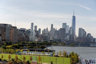 Hudson Nehri manzarası New York silueti arka planında