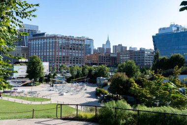 Hudson Nehri manzarası New York silueti arka planında