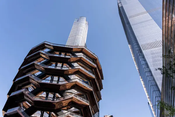 Gemi bir mimari yapı ve turistik bir cazibedir.