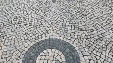 Mozaik şekilli zemini olan sokak