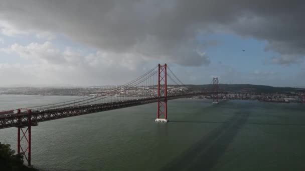Április Híd Egy Függőhíd Tagus Folyó Torkolatánál — Stock videók