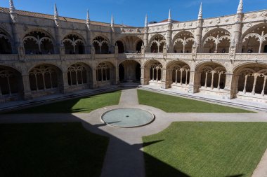 Jernimos Manastırı Lizbon 'un Belm mahallesinde yer almaktadır.