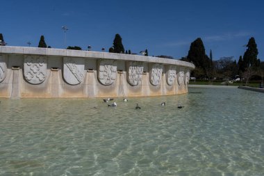 Çeşme önünde jeronimos monastery Lizbon, Portekiz