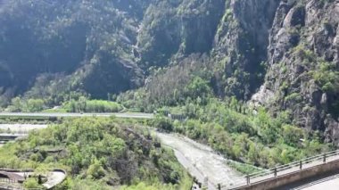 Ozan kalesinden görünen Aosta Vadisi 'nin panoraması