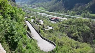 Ozan kalesinden görünen Aosta Vadisi 'nin panoraması