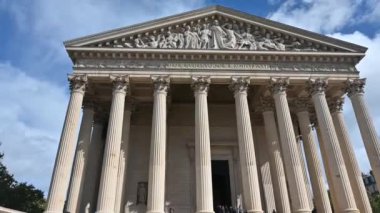 Paris 'teki Madeleine Kilisesi manzarası