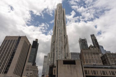 Manhattan silueti New York 'un simgesel bir sembolüdür. Dünyanın dört bir yanından gelen yolcuları büyüleyen nefes kesici bir manzara sunar.