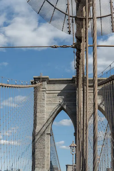 Brooklyn Köprüsü dünyanın en ikonik mimari çalışmalarından biridir.