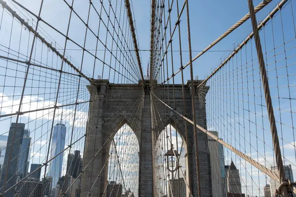 Brooklyn Köprüsü dünyanın en ikonik mimari çalışmalarından biridir.