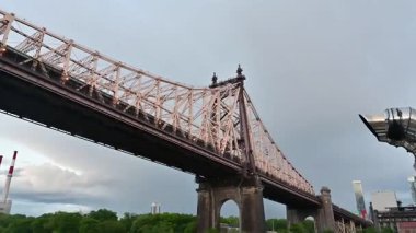 Brooklyn Köprüsü dünyanın en ikonik mimari çalışmalarından biridir.