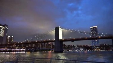 Manhattan 'da gece Hudson' da