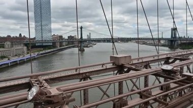 Brooklyn Köprüsü dünyanın en ikonik mimari çalışmalarından biridir.