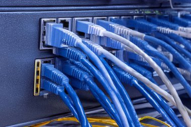 Bulut hesaplamasını, yapay zekayı, büyük veriyi ve otomasyonu temsil eden kavramsal görüntü. Yeniliği, akıllı teknolojiyi ve ağ sistemlerini sembolize eden gelecekçi dijital tema. Ticarette, teknoloji bloglarında, yazılım sunumlarında kullanım için ideal