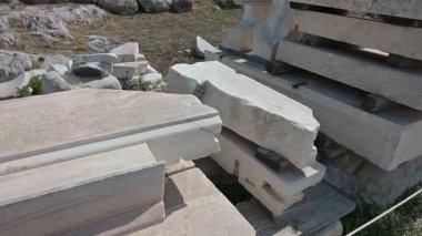 Atina, Yunanistan - 5 Haziran 2023 - Atina 'daki Partenon, Yunanistan' ın Akropol tepesindeki ikonik antik tapınağı