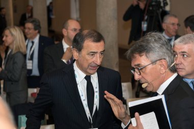 Milano, İtalya - 6 Kasım 2017 - Görüntü G7 'nin en önemli anlarından birini yakalıyor