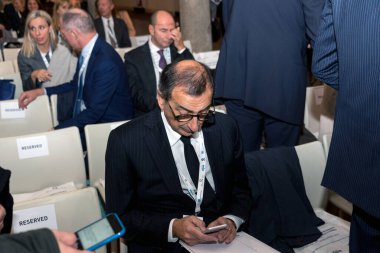 Milano, İtalya - 6 Kasım 2017 - Görüntü G7 'nin en önemli anlarından birini yakalıyor