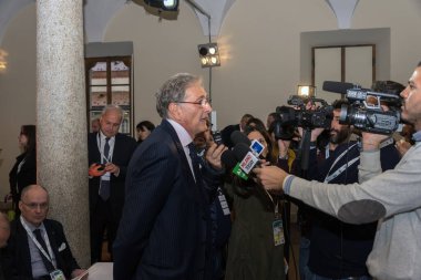 Milano, İtalya - 6 Kasım 2017 - Görüntü G7 'nin en önemli anlarından birini yakalıyor