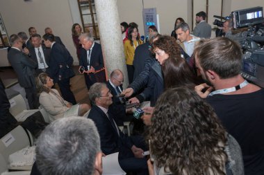 Milano, İtalya - 6 Kasım 2017 - Görüntü G7 'nin en önemli anlarından birini yakalıyor