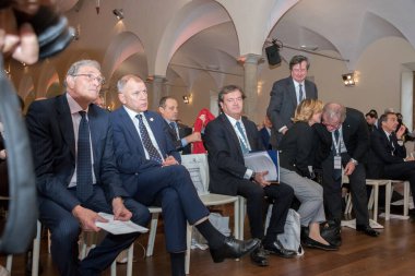 Milano, İtalya - 6 Kasım 2017 - Görüntü G7 'nin en önemli anlarından birini yakalıyor