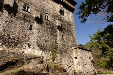 Verres Şatosu, İtalya 'nın Aosta Vadisi' nde bulunan heybetli bir ortaçağ kalesi.