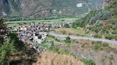 Verres Şatosu, İtalya 'nın Aosta Vadisi' nde bulunan heybetli bir ortaçağ kalesi.