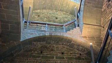 Verres Şatosu, İtalya 'nın Aosta Vadisi' nde bulunan heybetli bir ortaçağ kalesi.