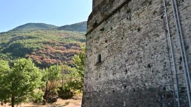Verres Şatosu, İtalya 'nın Aosta Vadisi' nde bulunan heybetli bir ortaçağ kalesi.