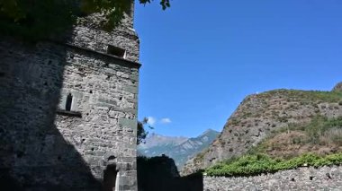 Verres Şatosu, İtalya 'nın Aosta Vadisi' nde bulunan heybetli bir ortaçağ kalesi.