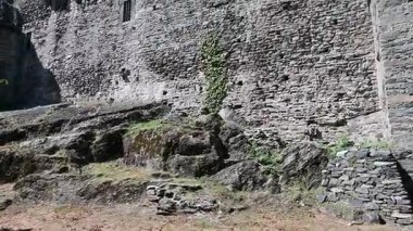 Verres Şatosu, İtalya 'nın Aosta Vadisi' nde bulunan heybetli bir ortaçağ kalesi.